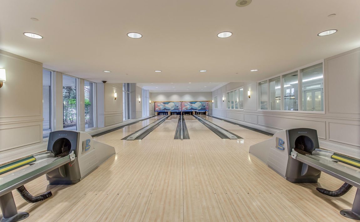 25-kingsbridge-garden-circle-mississauga-skymark-ii-condos-bowling-alley