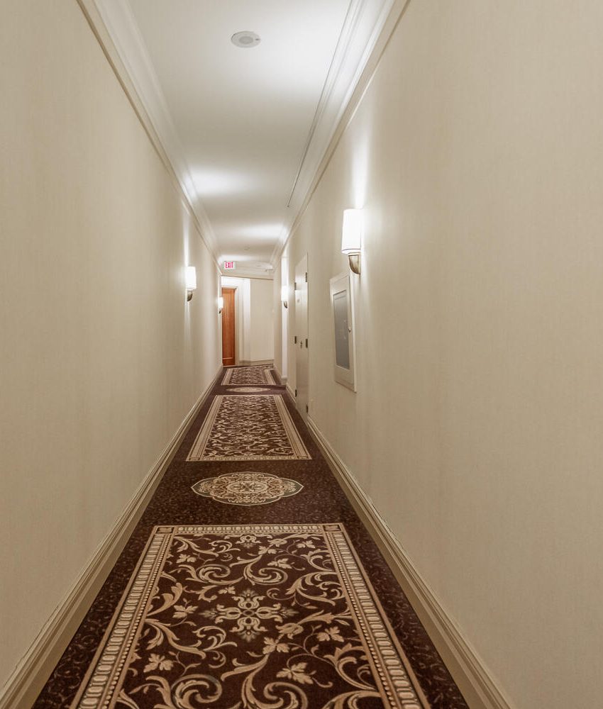 25-kingsbridge-garden-circle-mississauga-skymark-ii-condos-hallway