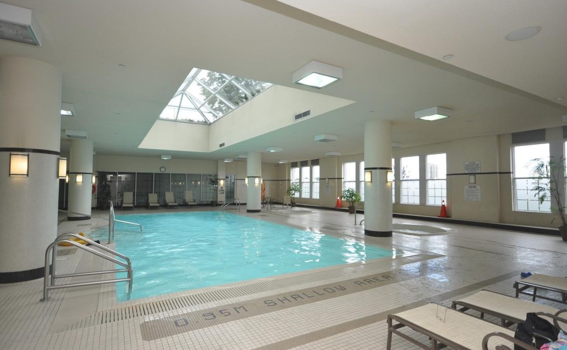 25-kingsbridge-garden-circle-mississauga-skymark-ii-condos-indoor-pool