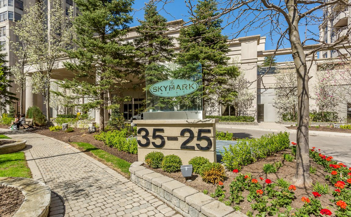 25-kingsbridge-garden-circle-mississauga-skymark-ii-condos-square-one