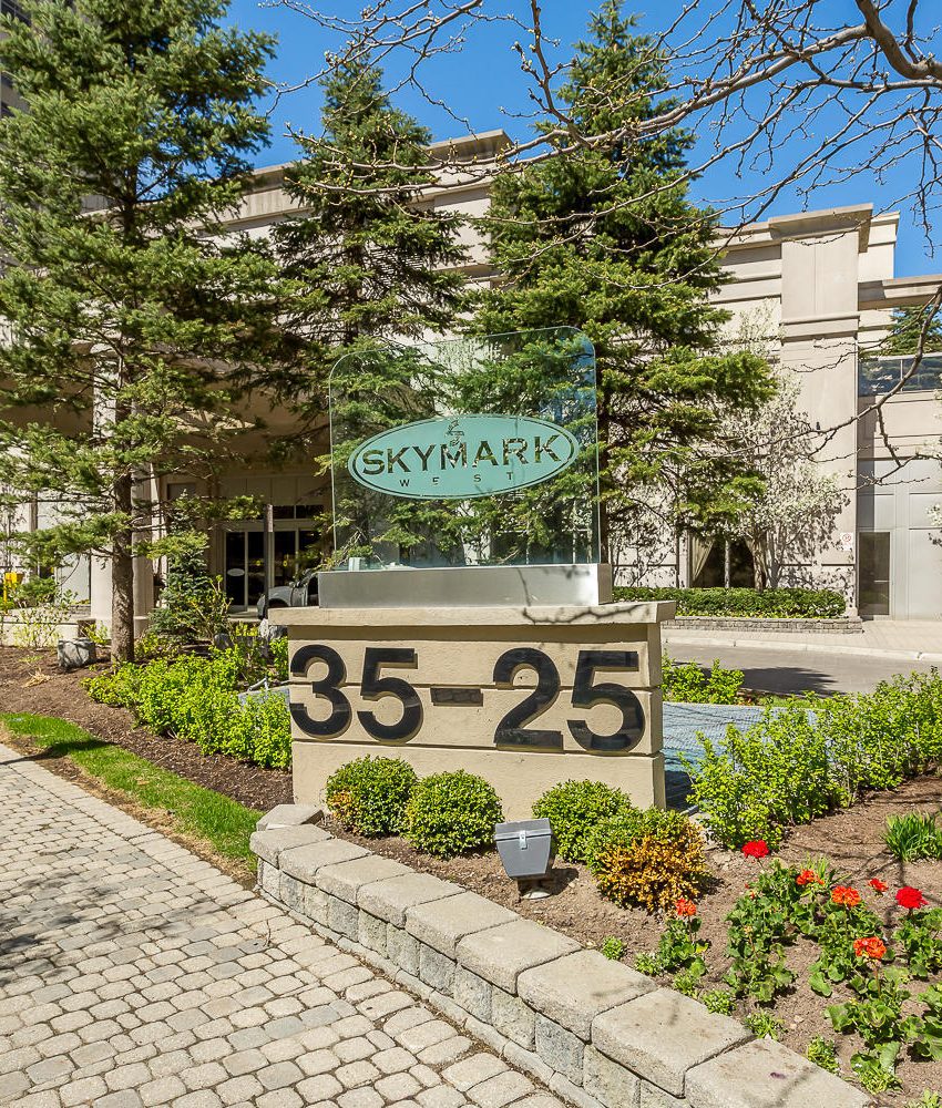 25-kingsbridge-garden-circle-mississauga-skymark-ii-condos-square-one