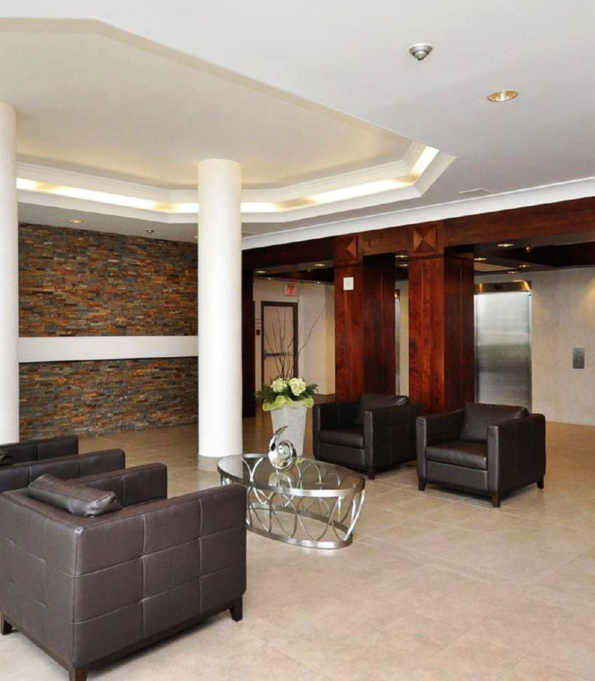 250-webb-dr-condos-odyssey-mississauga-concierge-lobby