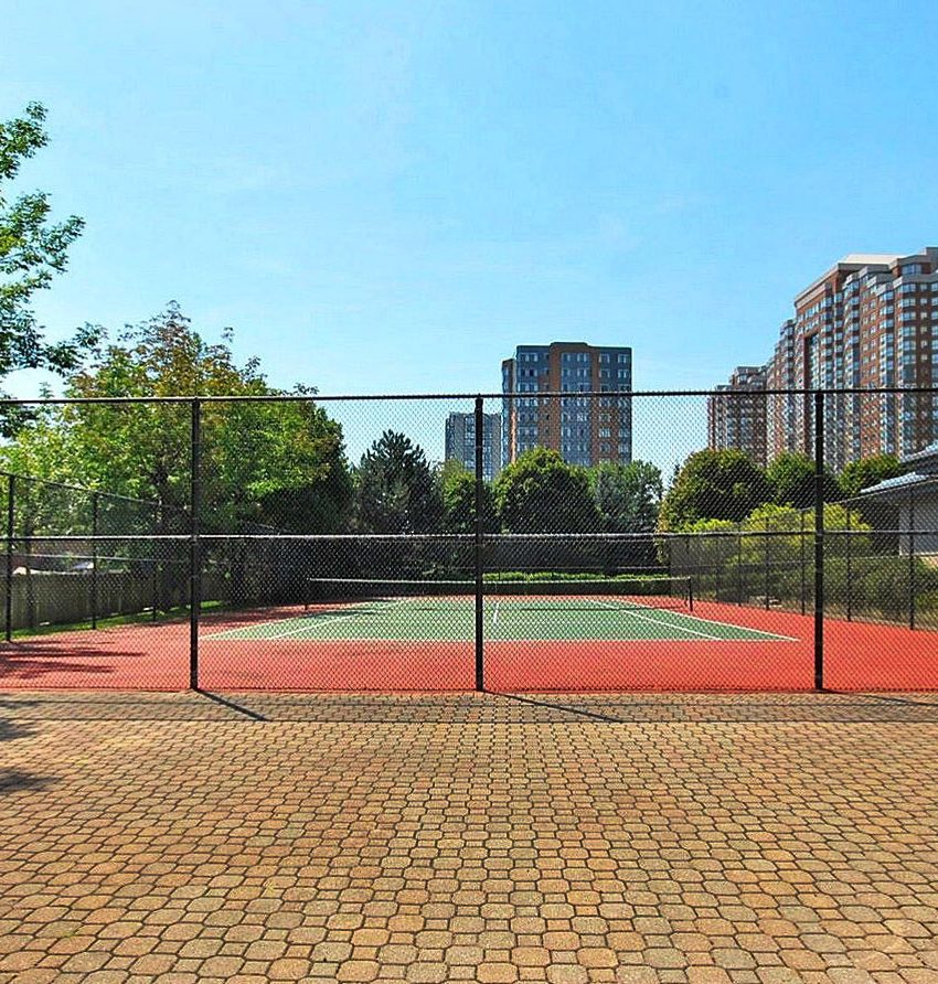 250-webb-dr-condos-odyssey-mississauga-outdoor-tennis-court