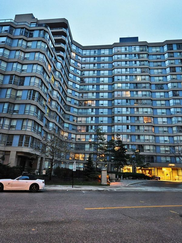 250-webb-dr-condos-odyssey-mississauga-square-one