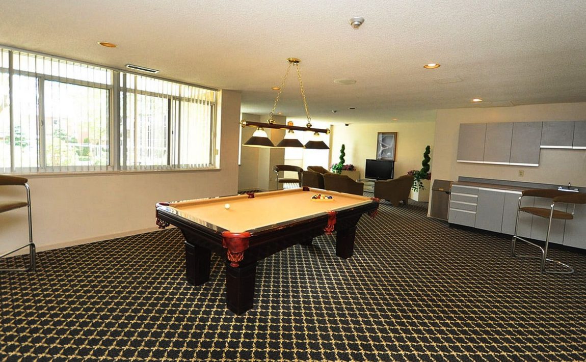 300-webb-dr-condos-mississauga-club-one-amenities-billiards