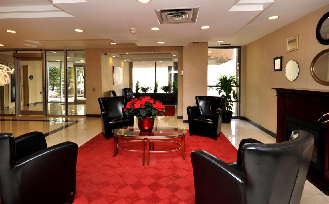 300-webb-dr-condos-mississauga-club-one-concierge-lobby