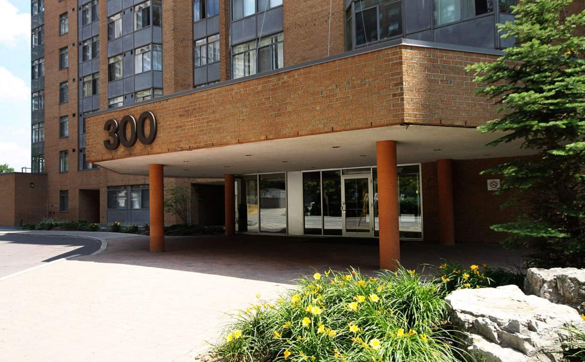 300-webb-dr-condos-mississauga-club-one-front-entrance