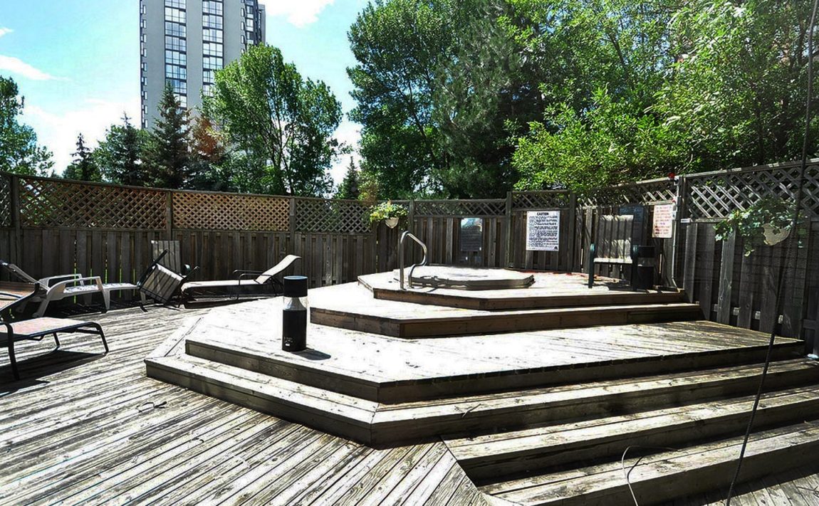 300-webb-dr-condos-mississauga-club-one-outdoor-hot-tub