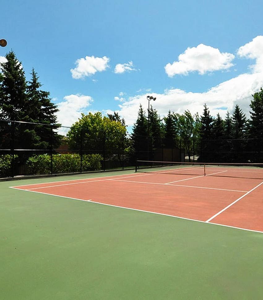 300-webb-dr-condos-mississauga-club-one-tennis-court