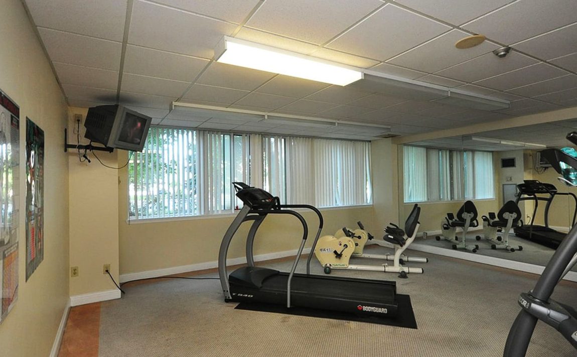 350-webb-dr-mississauga-platinum-condos-amenities-gym