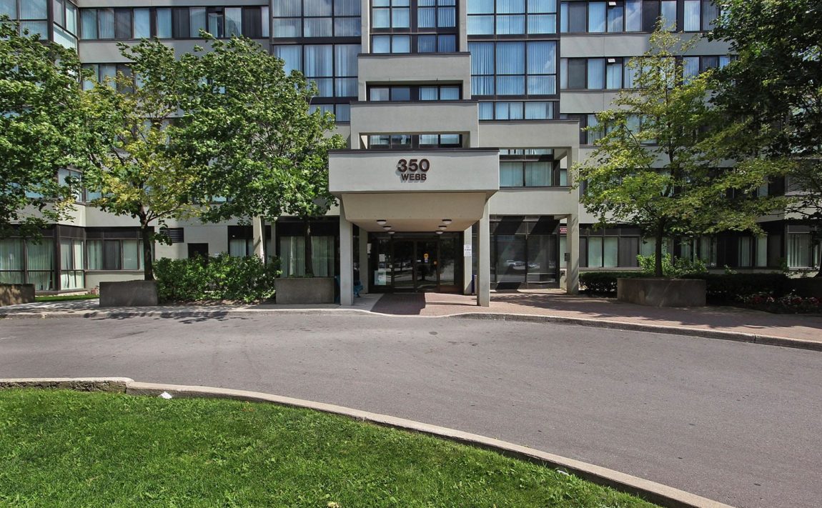 350-webb-dr-mississauga-platinum-condos-front-entrance