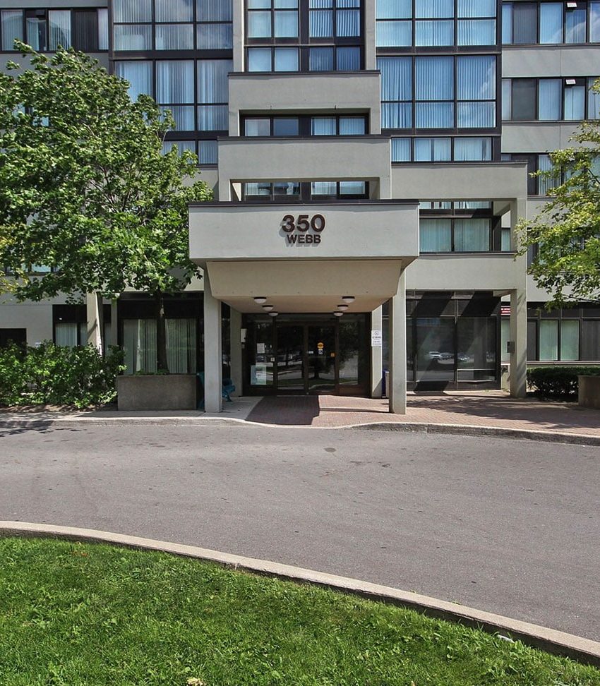 350-webb-dr-mississauga-platinum-condos-front-entrance