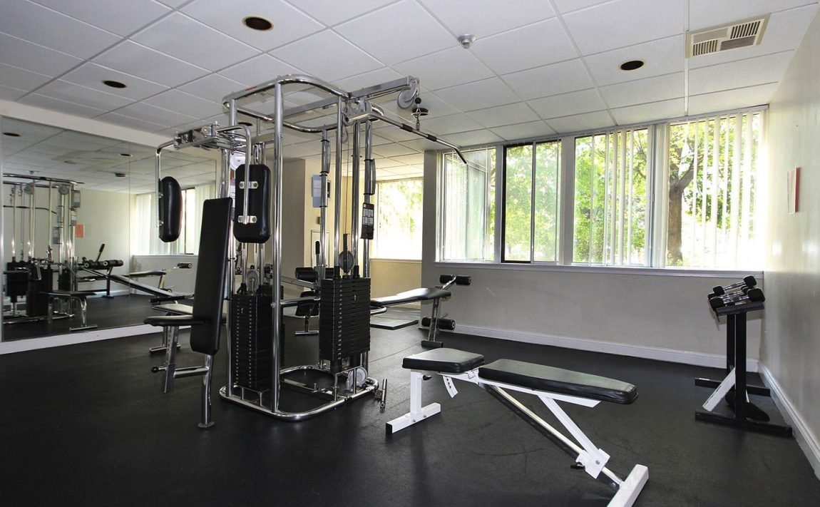 350-webb-dr-mississauga-platinum-condos-gym-cardio