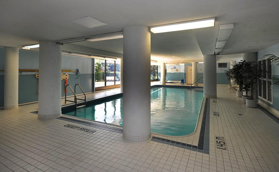 350-webb-dr-mississauga-platinum-condos-indoor-pool