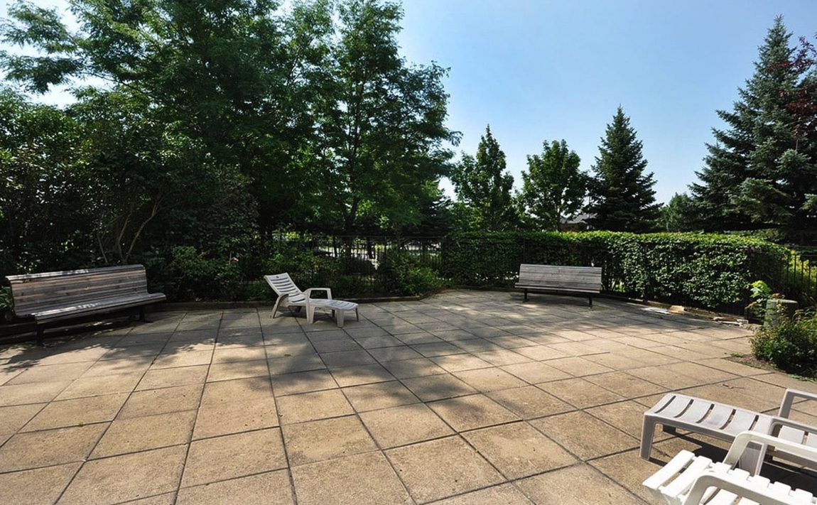 350-webb-dr-mississauga-platinum-condos-outdoor-terrace