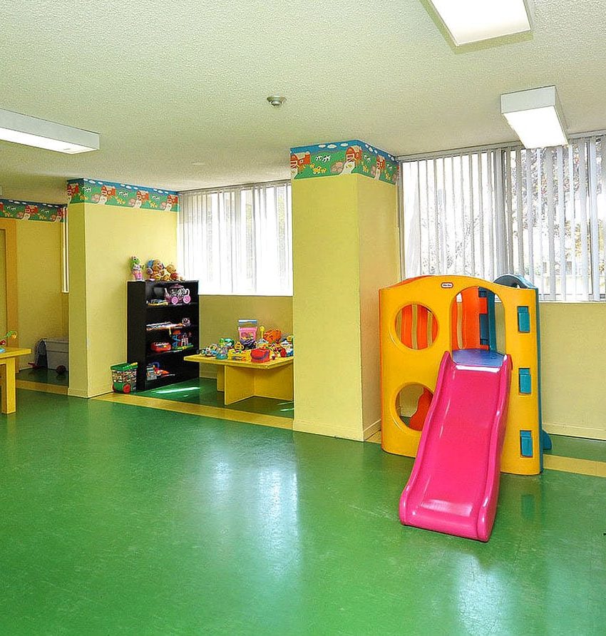 3590-kaneff-cres-mississauga-condos-obelisk-i-childrens-play-room