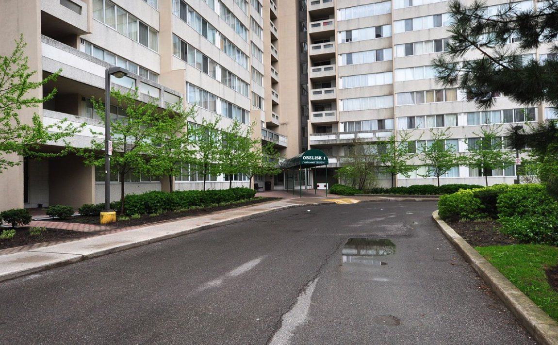 3590-kane3590-kaneff-cres-mississauga-condos-obelisk-i-drivewayff-cres-mississauga-condos-obelisk-i-driveway