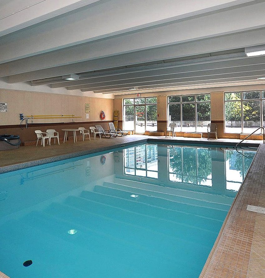 3590-kaneff-cres-mississauga-condos-obelisk-i-indoor-pool