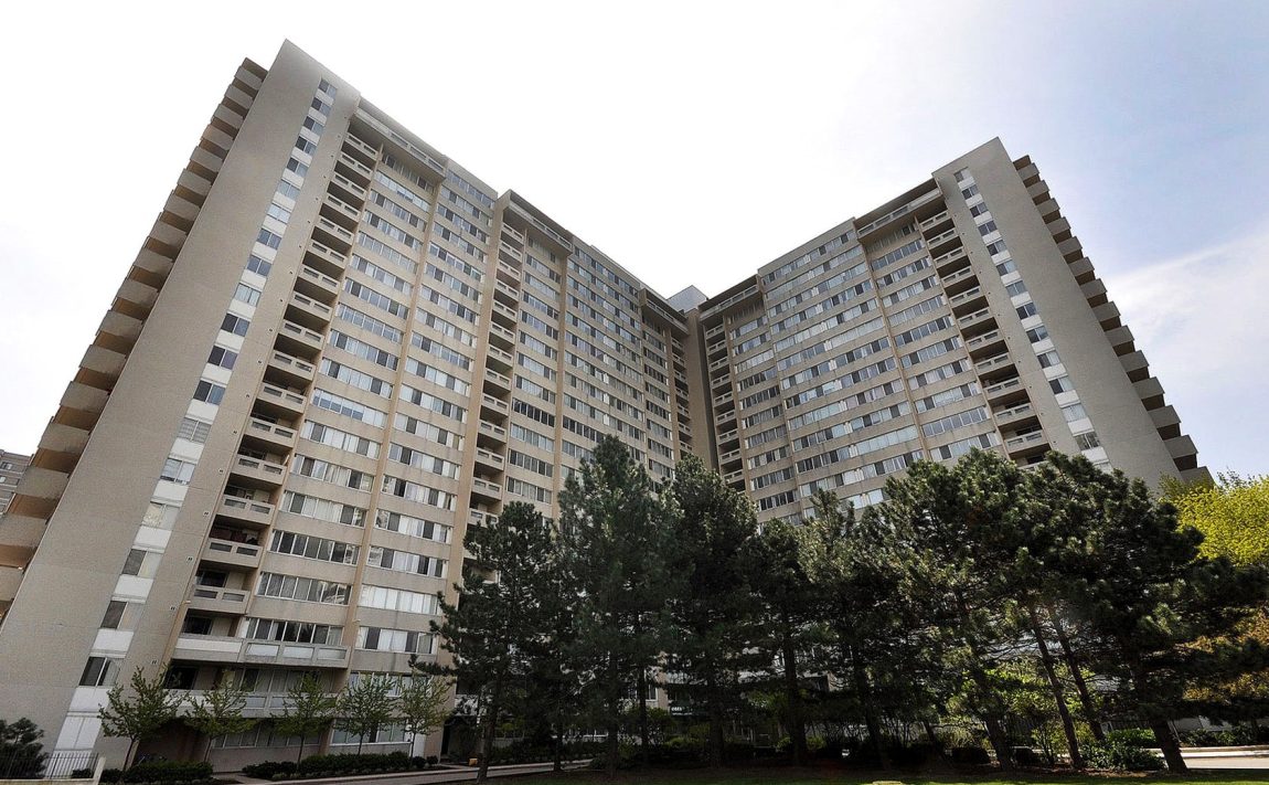 3590-kaneff-cres-mississauga-condos-obelisk-i-square-one-for-sale