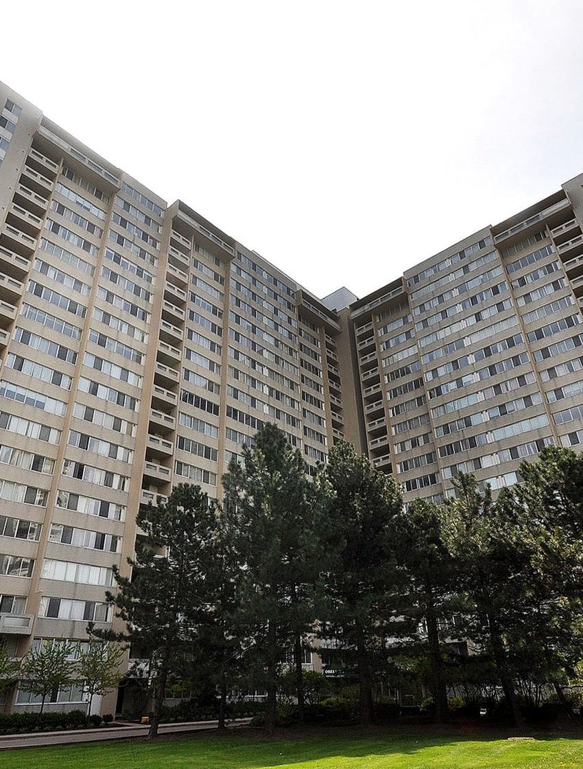 3590-kaneff-cres-mississauga-condos-obelisk-i-square-one-for-sale