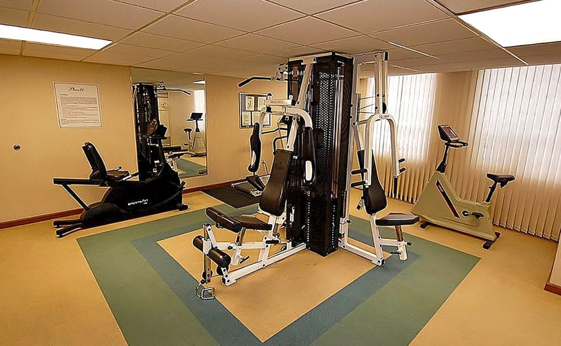 3650-kaneff-cres-mississauga-place-iv-condos-cardio-gym