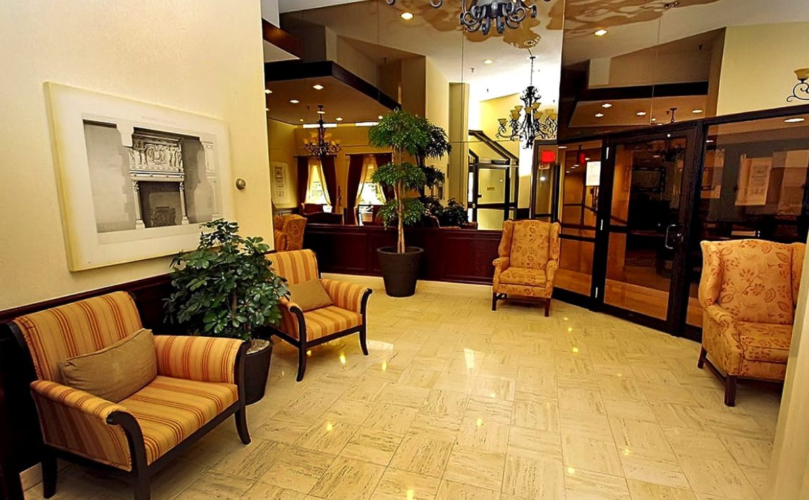 3650-kaneff-cres-mississauga-place-iv-condos-concierge-lobby