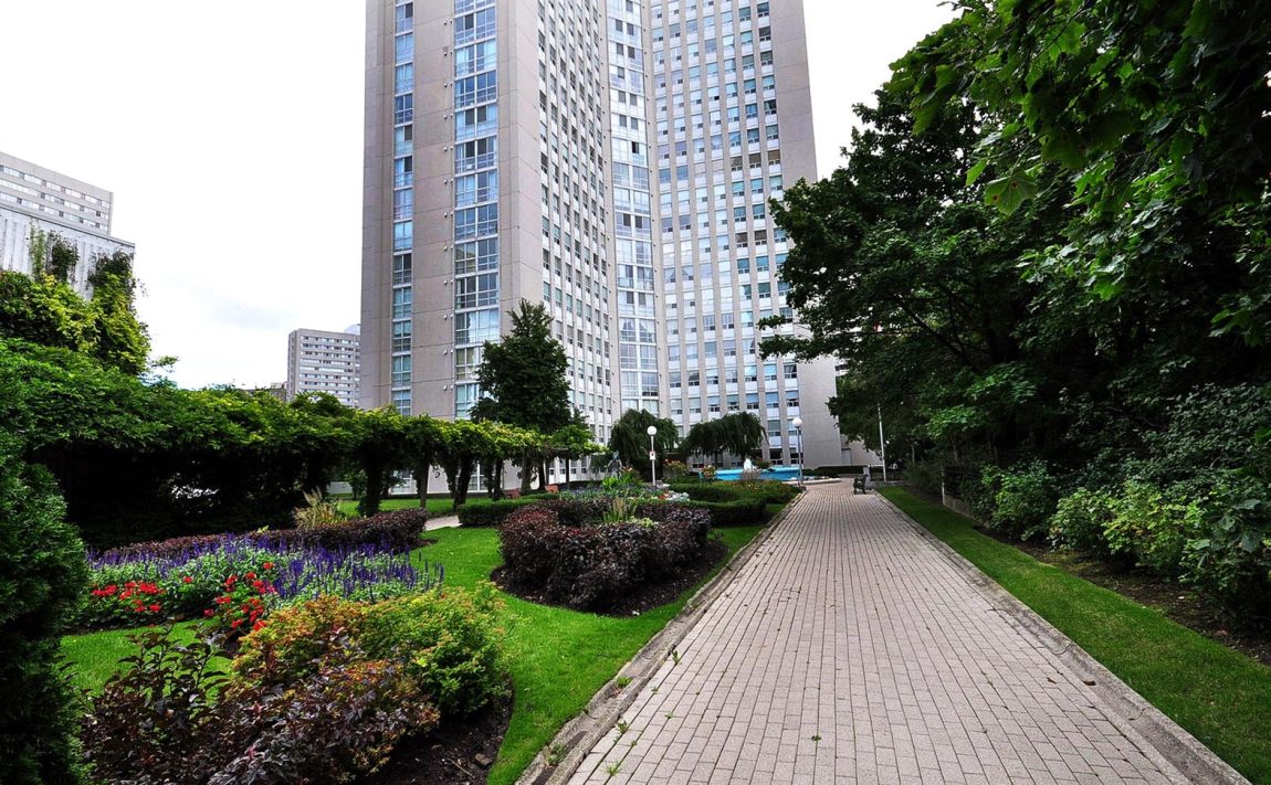 3650-kaneff-cres-mississauga-place-iv-condos-gardens