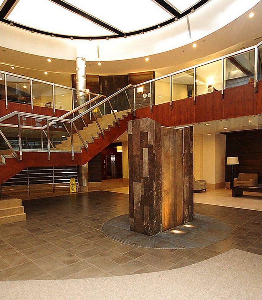 3880-duke-of-york-blvd-condos-ovation-mississauga-concierge-lobby