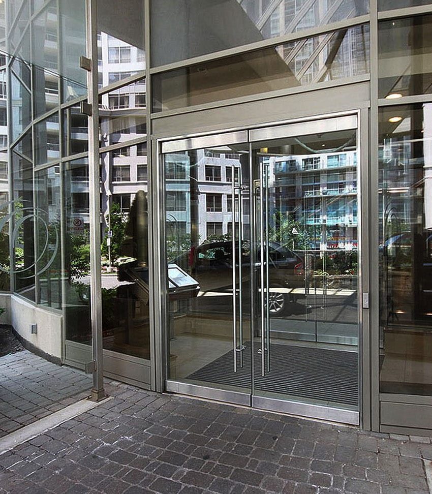 3880-duke-of-york-blvd-condos-ovation-mississauga-front-door