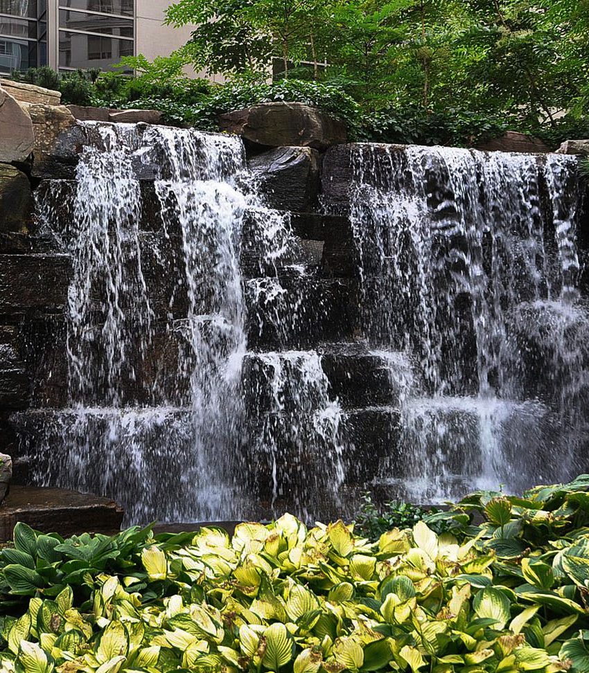 3880-duke-of-york-blvd-condos-ovation-mississauga-front-waterfalls-gardens