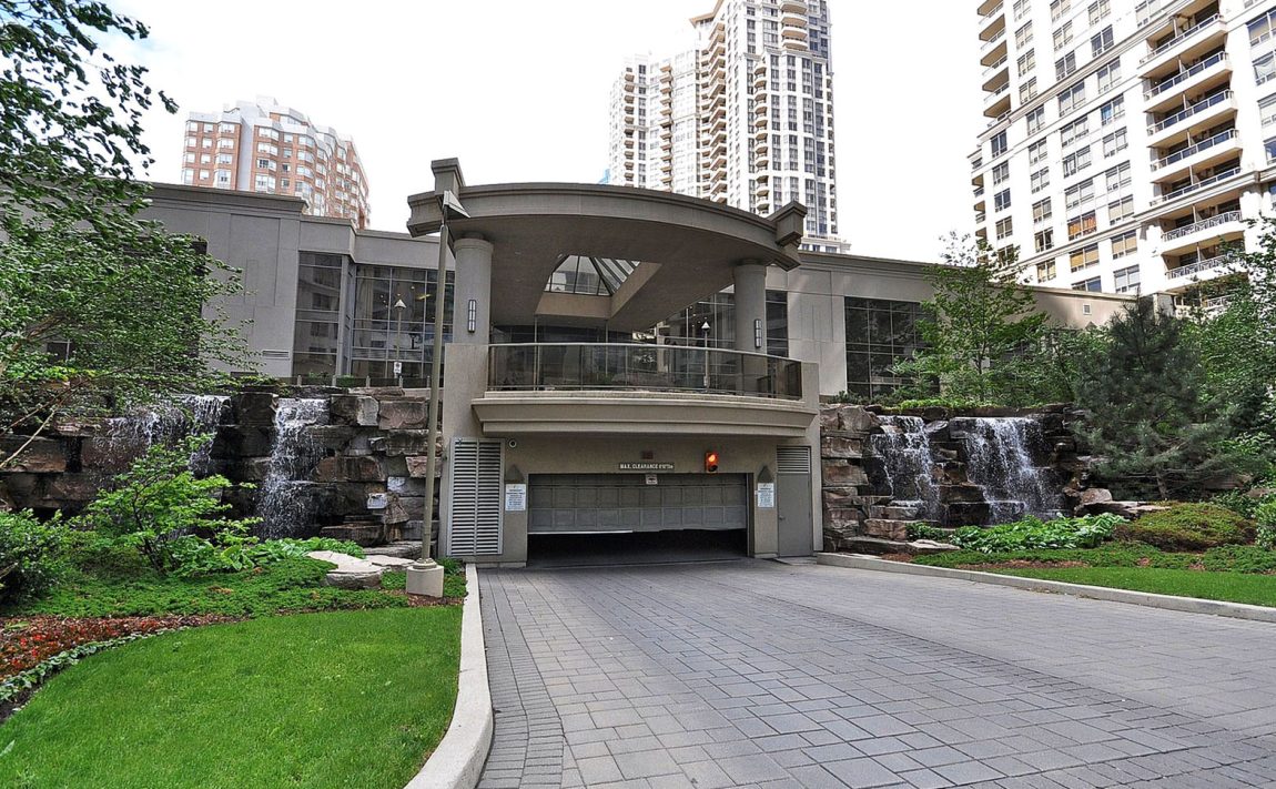 3880-duke-of-york-blvd-condos-ovation-mississauga-parking-garage