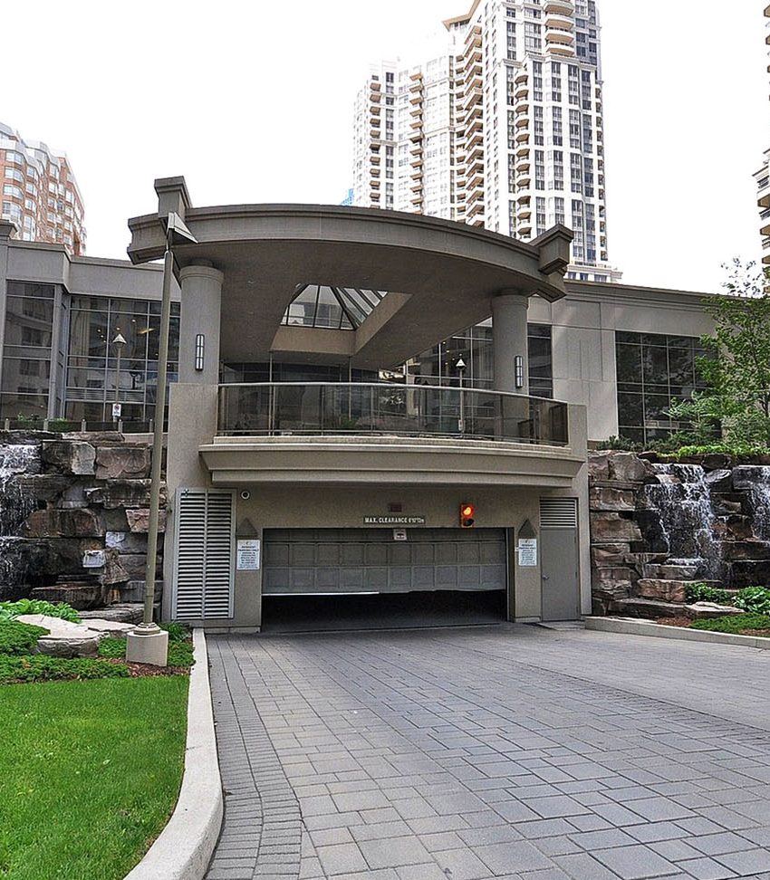 3880-duke-of-york-blvd-condos-ovation-mississauga-parking-garage