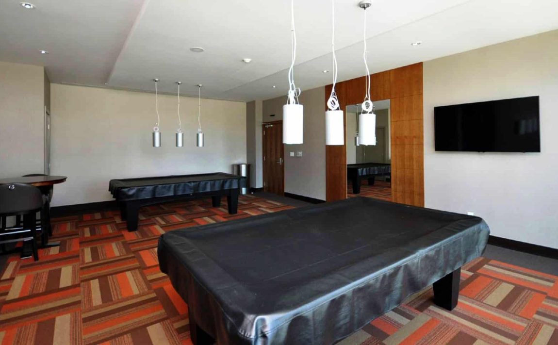 4065-brickstone-mews-mississauga-residences-condos-billiards-table