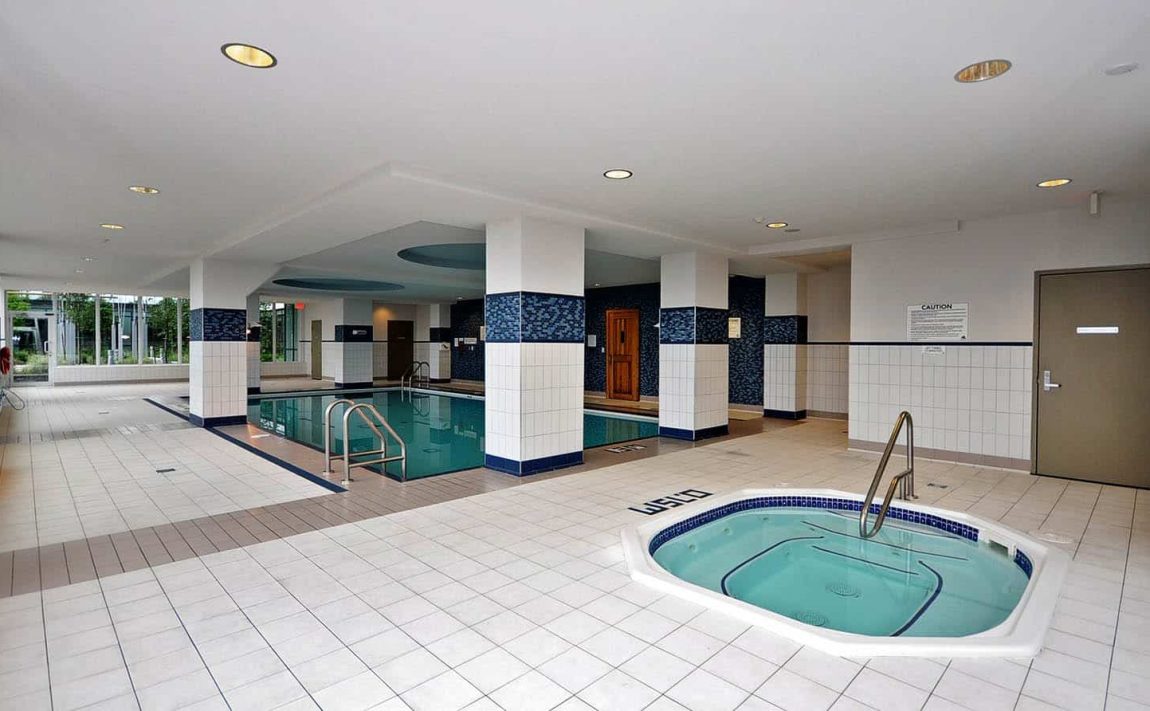 4099-brickstone-mews-park-residences-condo-parkside-village-mississauga-pool