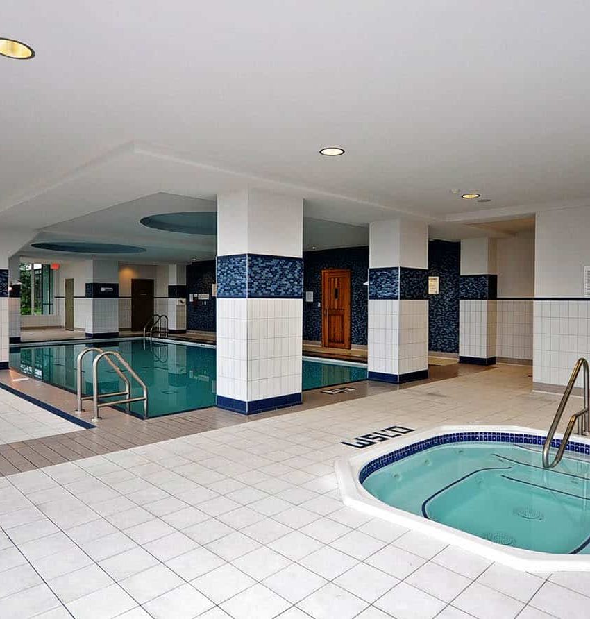 4099-brickstone-mews-park-residences-condo-parkside-village-mississauga-pool