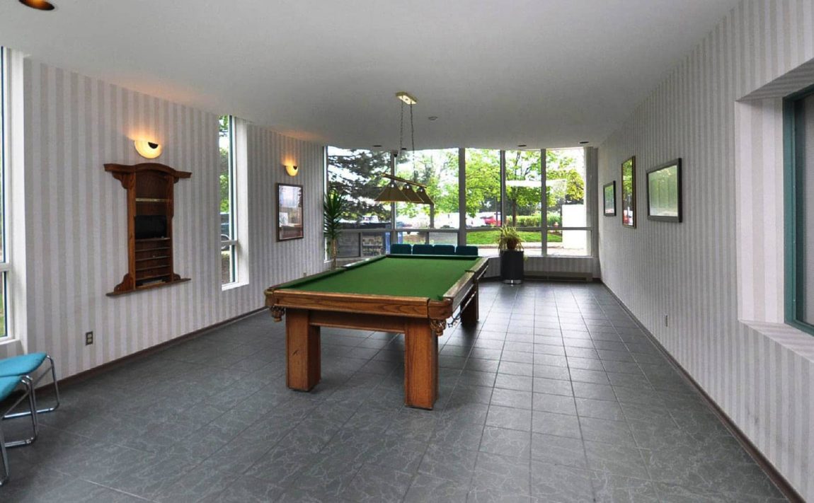 4450-tucana-crt-mississauga-condos-kingsbridge-grand-iii-amenities-pool-table