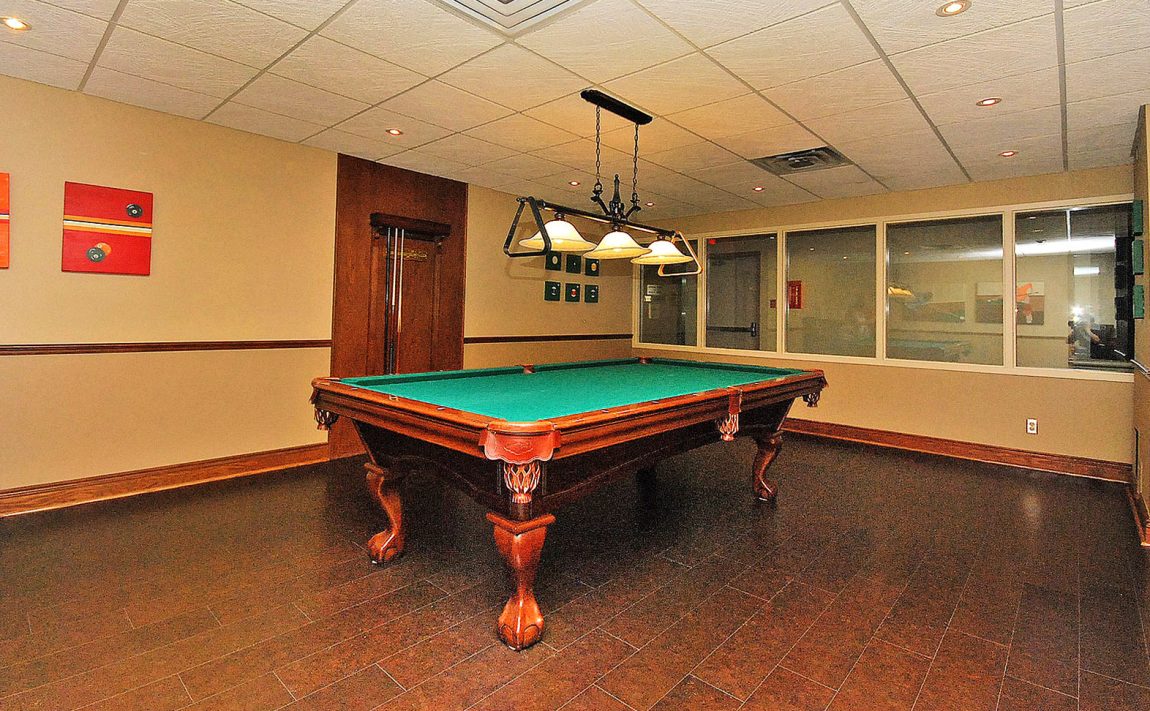 4450-tucana-crt-mississauga-condos-kingsbridge-grand-iii-billiards-table