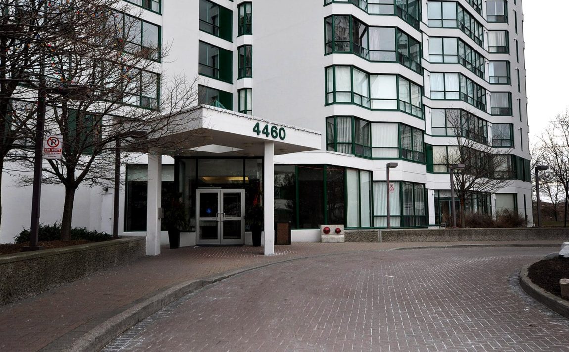 4450-tucana-crt-mississauga-condos-kingsbridge-grand-iii-front-entrance