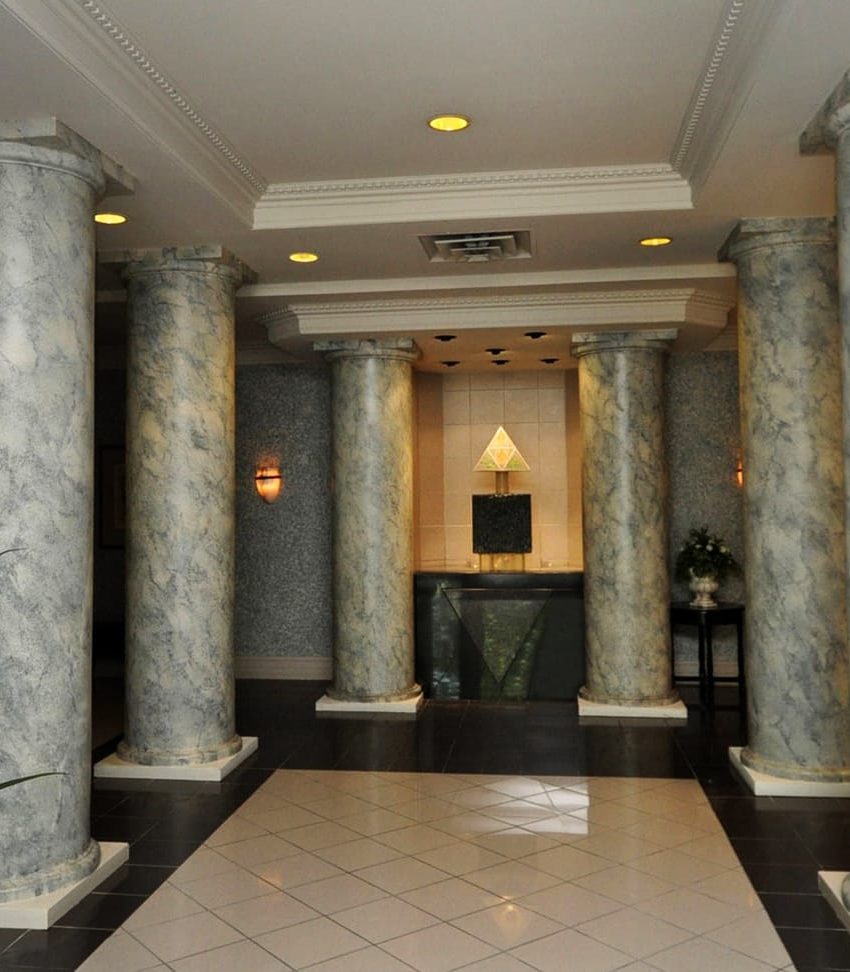 45-kingsbridge-garden-circle-condos-park-mansion-mississauga-entrance-lobby