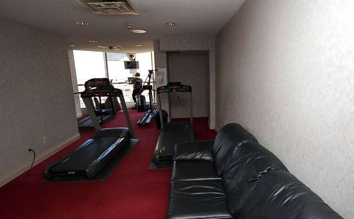 45-kingsbridge-garden-circle-condos-park-mansion-mississauga-gym-cardio