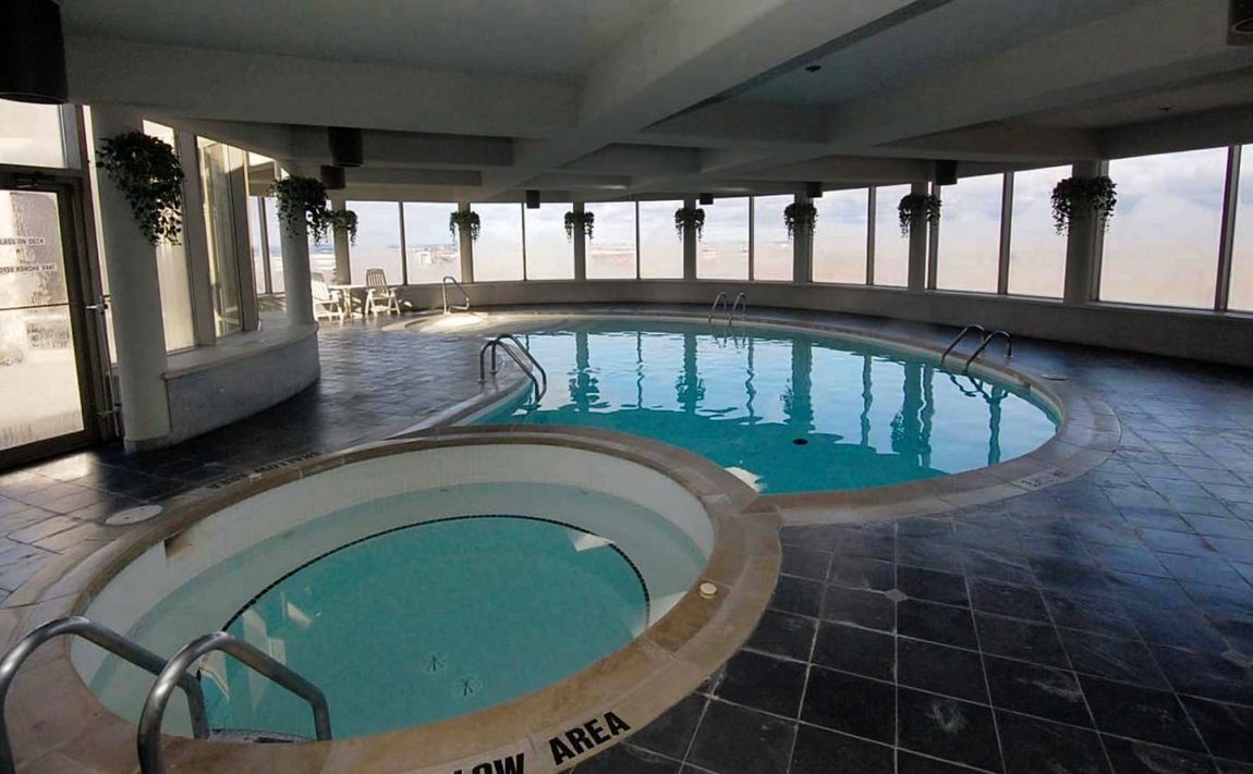 45-kingsbridge-garden-circle-condos-park-mansion-mississauga-rooftop-indoor-pool-hot-tub