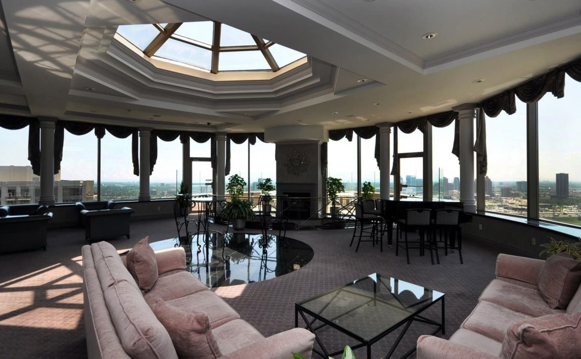 45-kingsbridge-garden-circle-condos-park-mansion-mississauga-rooftop-lounge