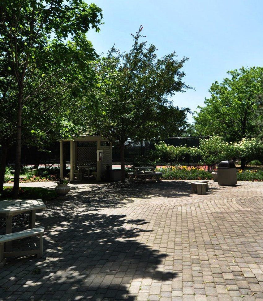 45-kingsbridge-garden-circle-condos-park-mansion-mississauga-terrace-bbq