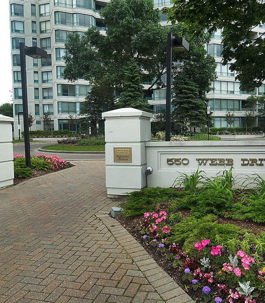 550-webb-dr-condos-phoenix-mississauga-square-one