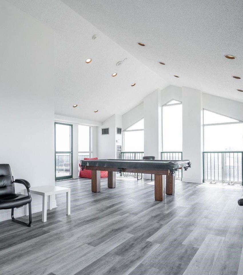 carlyle-ii-115-hillcrest-ave-condos-mississauga-rooftop-games-room