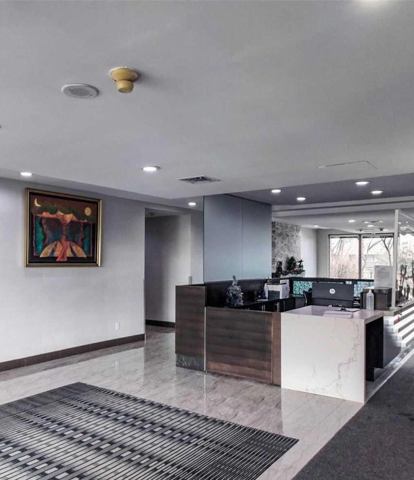 carlyles-145-hillcrest-ave-condos-mississauga-concierge-lobby