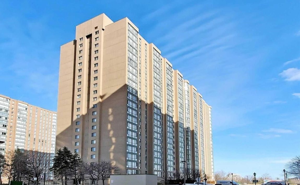 carlyles-145-hillcrest-ave-condos-mississauga-square-one