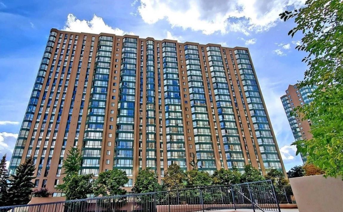 carlyles-145-hillcrest-ave-condos-mississauga-square-one-for-sale