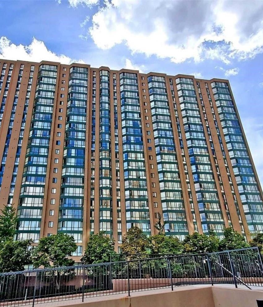 carlyles-145-hillcrest-ave-condos-mississauga-square-one-for-sale