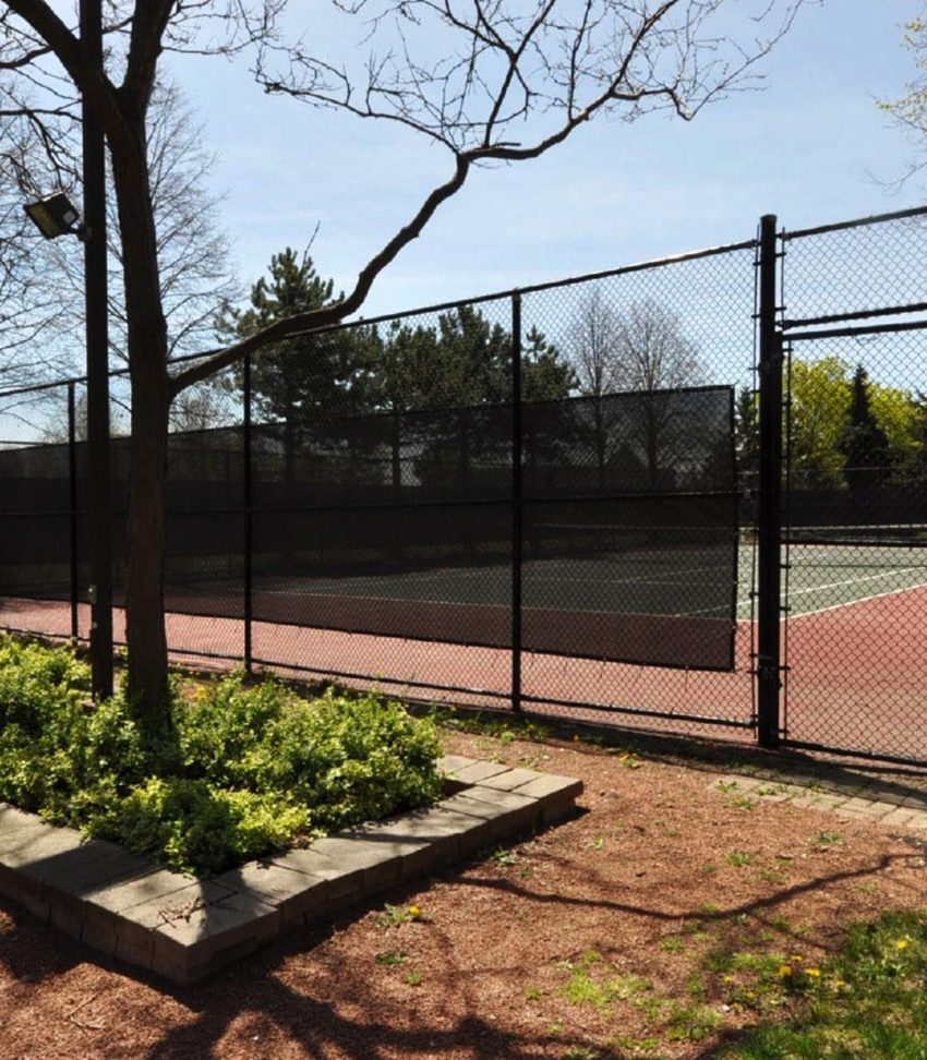 centre-i-condos-350-rathburn-rd-w-mississauga-amenities-tennis-court